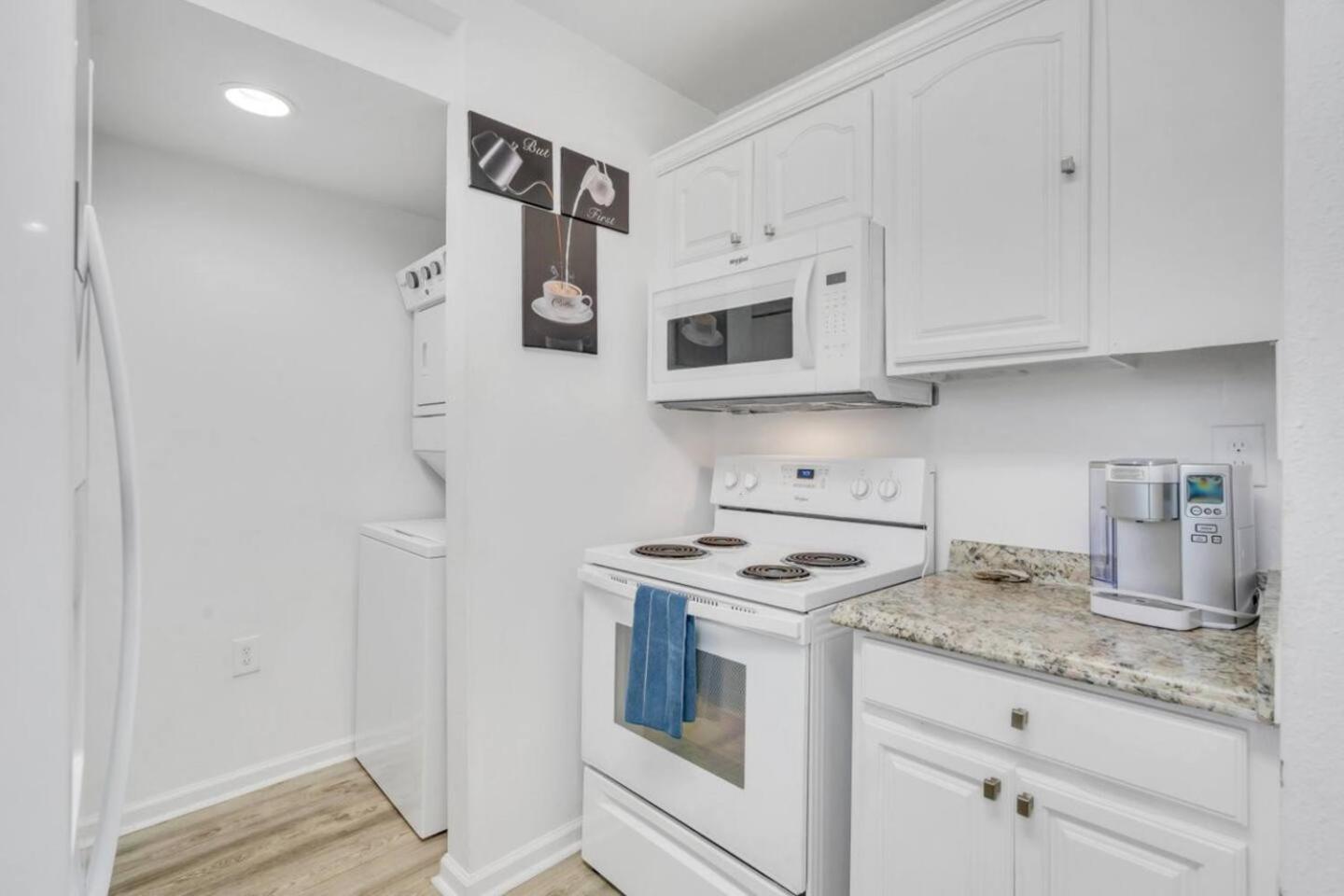 Azure Lafitte Apartment